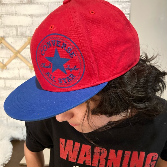 red converse hat